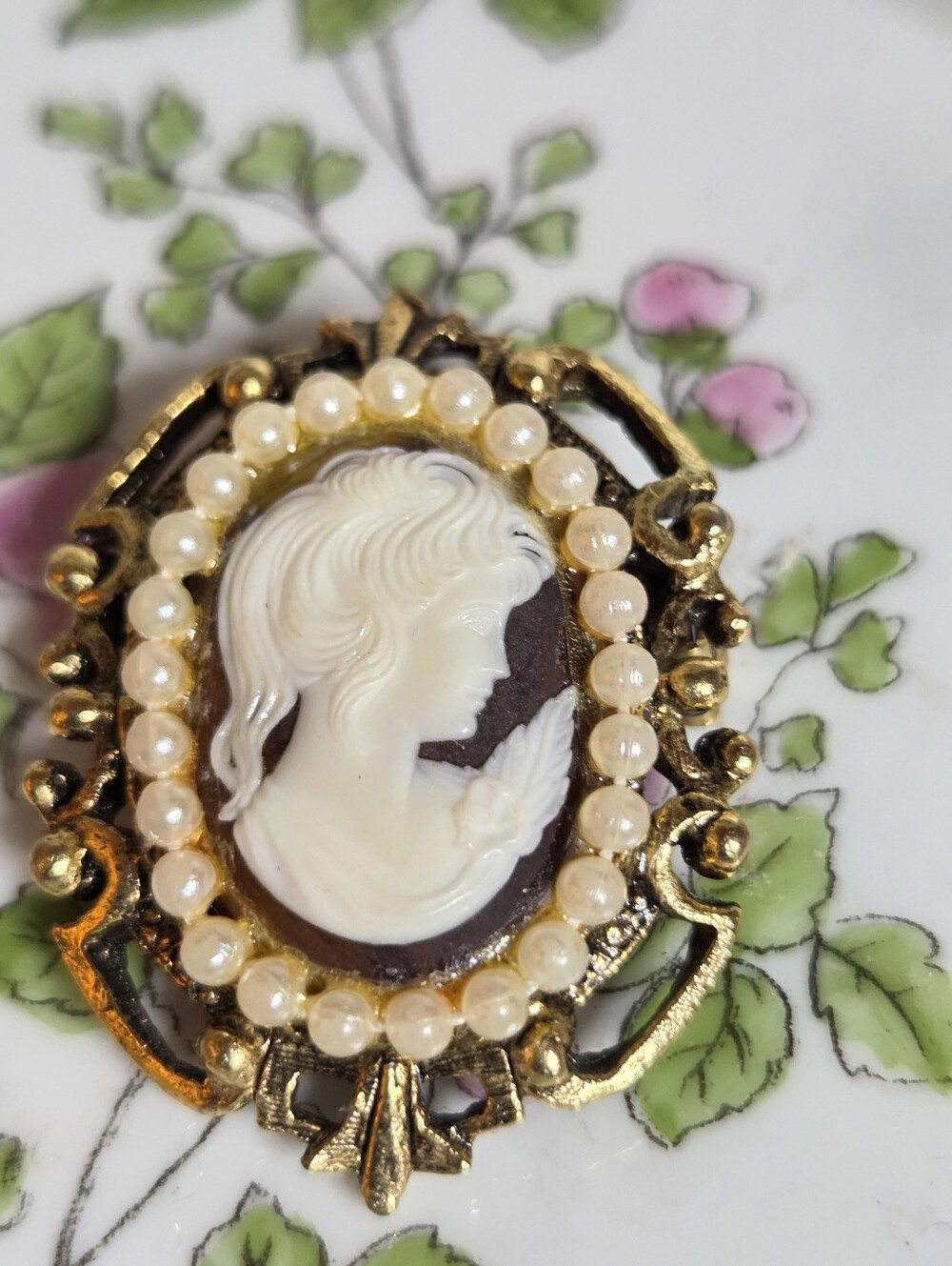 Vintage-Inspired Gold Cameo Brooch with White Cameo and Pearled Border